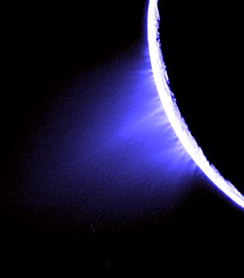 Encelado ospita un oceano liquido? Le menti ragionevoli non sono d'accordo