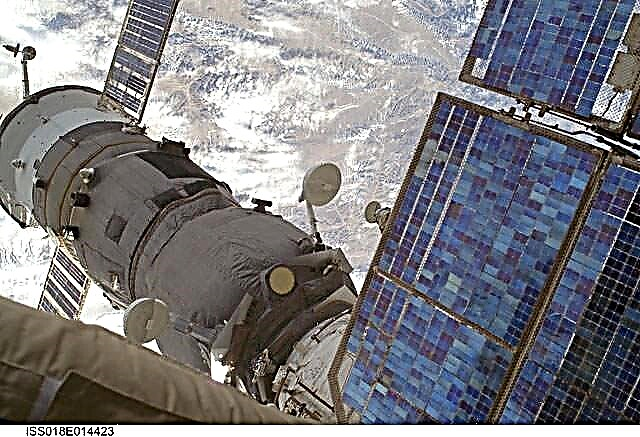ISS Spacewalk Försöker fixa Soyuz-problem