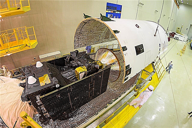 Nave espacial ExoMars 2016 encapsulada para el lanzamiento de Red Planet en una semana