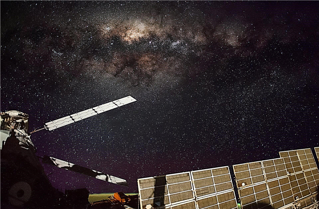 Timelapse uimitoare: Urmăriți învârtirea Calea Lactee deasupra stației spațiale