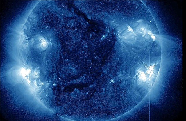 O Sol explode um surto solar de classe X1