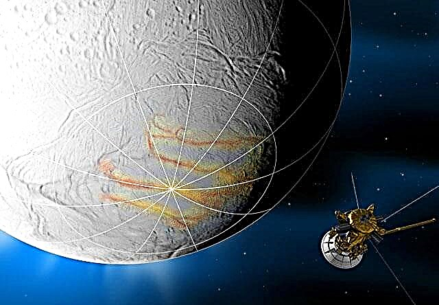 Cassini bereidt zich voor op het dichtbij komen van Saturnus 'geiserspuwende maan
