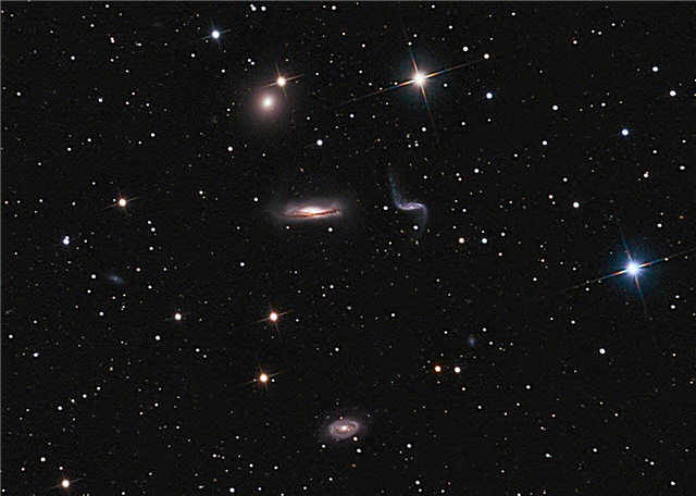 Mengamati Cabaran: Berkumpulnya Galaksi - Hickson 44