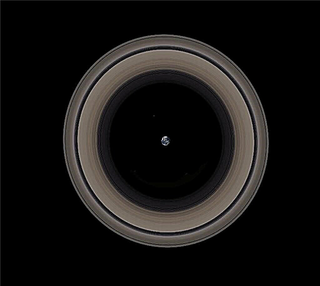 地球が土星のリングを持っていた場合、これは次のようになります