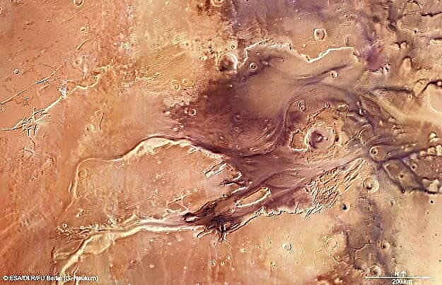 Bay qua vùng lũ của sao Hỏa
