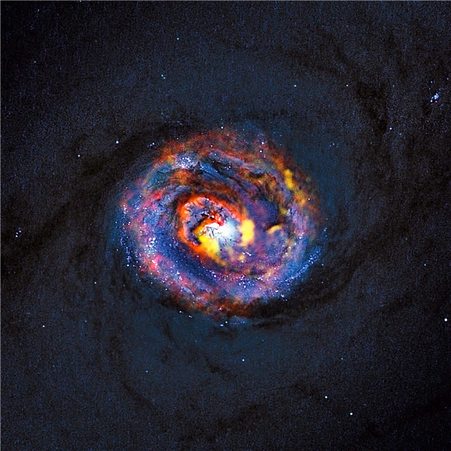 ALMA се взира в гигантски черни отвори с дупки