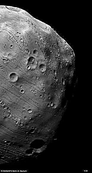 Novas imagens de Phobos do Mars Express Flyby