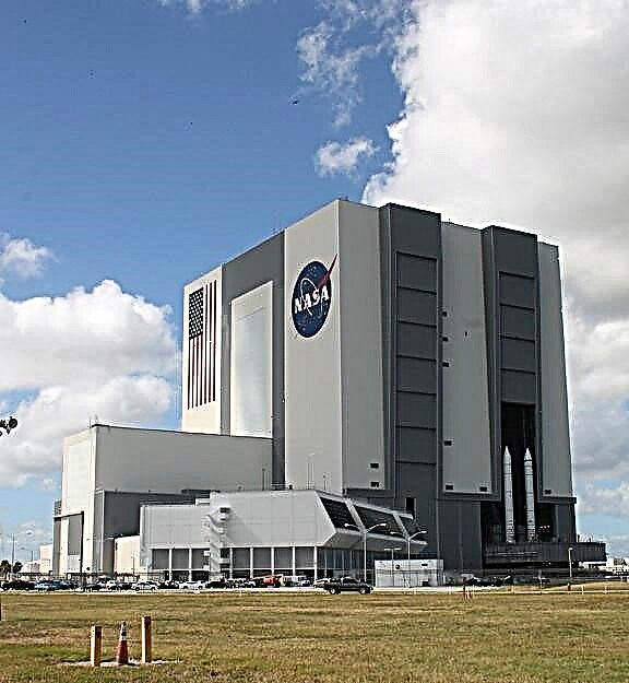 NASA의 상징적 인 차량 조립 건물 내부를 방문 할 마지막 기회가되었습니다.