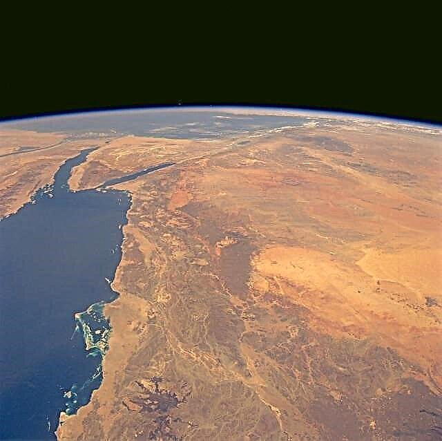 Koks procentas žemės paviršiaus yra dykuma?