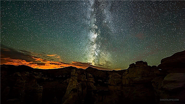 Trail's End: جميل جديد Night-Sky Timelapse من تأليف Randy Halverson
