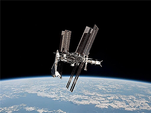 وكالة ناسا تنشر صورًا مذهلة لصور الإنديفور في محطة الفضاء الدولية من سويوز وباولو نيسبولي