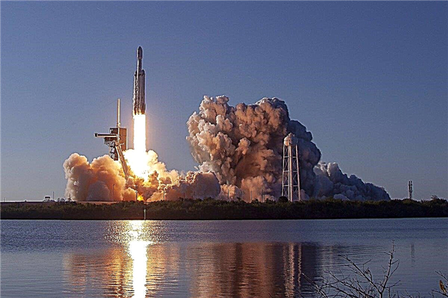SpaceXがファルコンヘビーロケットの2回目の取得で再びそれを行う