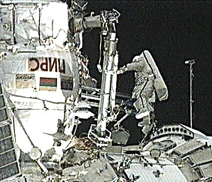 Tools werden während des ISS Spacewalk locker