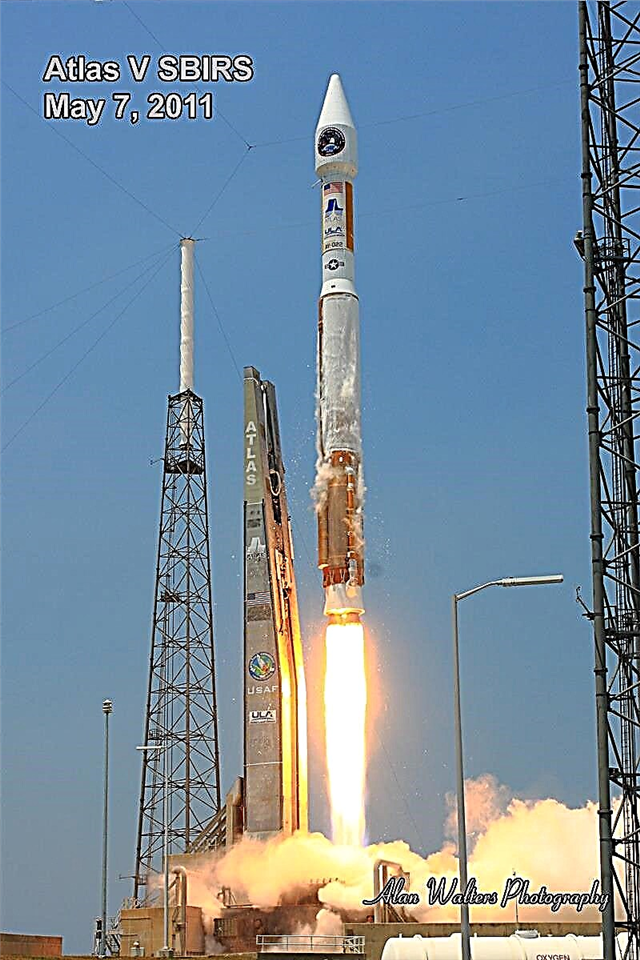 Atlas V rugit dans l'espace avec un nouveau satellite sophistiqué de surveillance d'alerte de missile