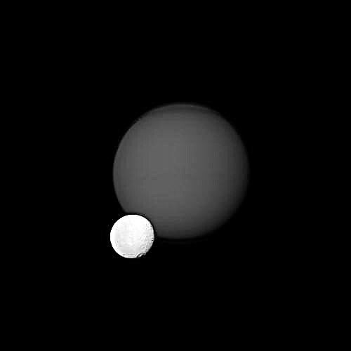 Cassini konzentriert sich auf zwei Monde