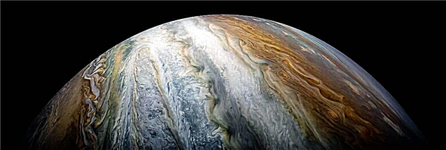 Jupitera atmosfēras joslas iet pārsteidzoši dziļi