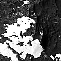 Mai multe imagini uimitoare de Iapetus