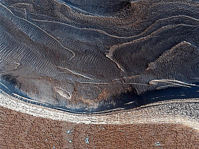 Últimas de Marte: Penhascos de gelo polares maciços, dunas do norte, crateras barulhentas