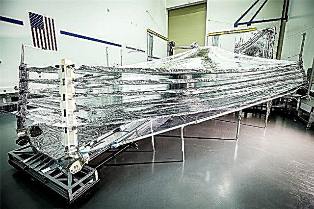 Couches Sunshield installées sur le télescope spatial James Webb de la NASA au début du test de refroidissement cryogénique du miroir