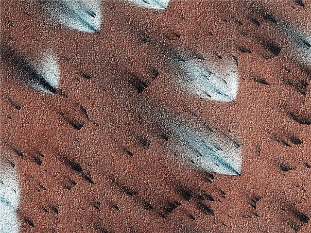 Drsné ledové disky dramatické změny na Marsu