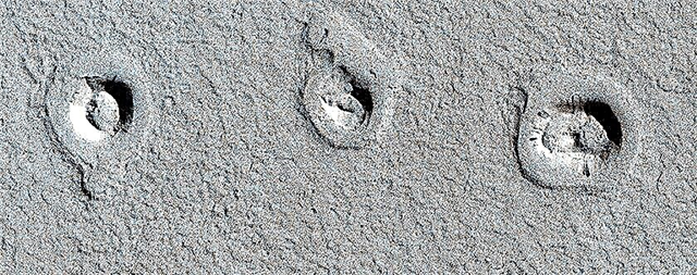 Las características de tipo jeroglífico apuntan al agua subterránea pasada en Marte