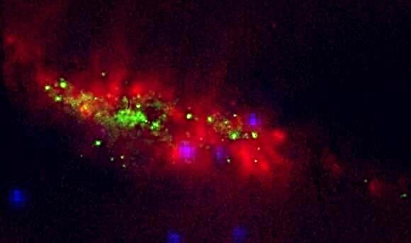 Nieuwe kijk op Messier 82 onthult Superwind Source, Young Star Clusters