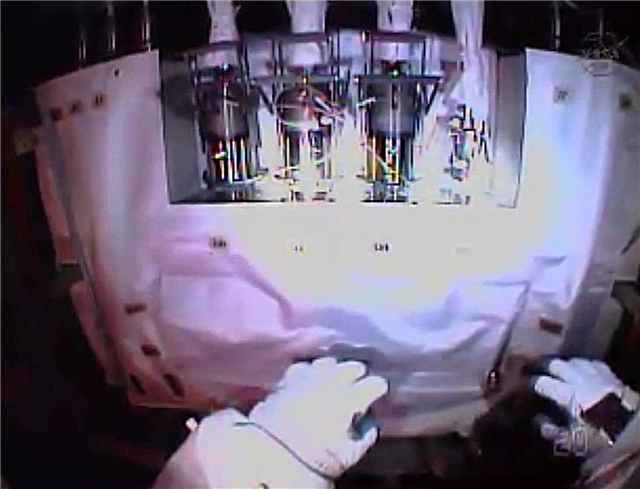 Schnelle Spacewalker vor Tempo als nächste Reparatur auf Dienstag verschoben