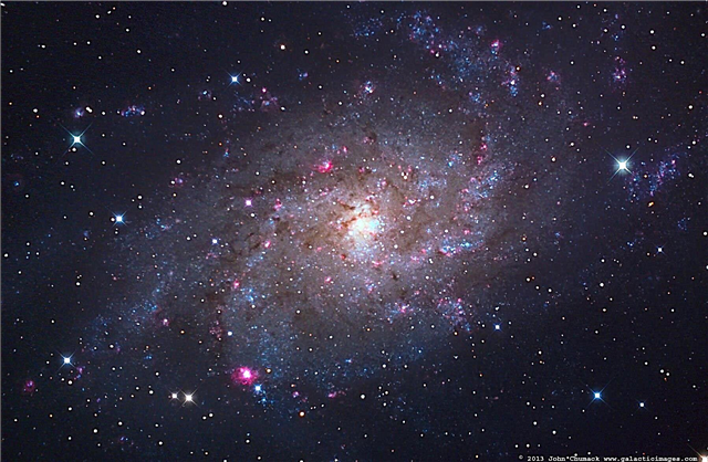 은하의 '그린 밸리'가 가스와 별 형성을 보여준다