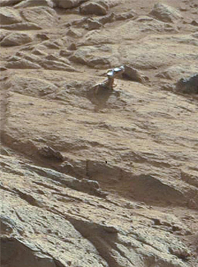 Zinātnieks izskaidro dīvaino spīdīgo lietu uz Marsa