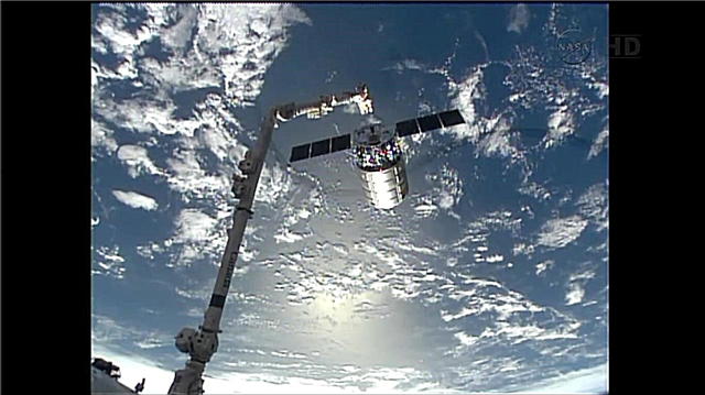 Cygnus Commercial Cargo Craft slutför den historiska första flygningen till rymdstationen