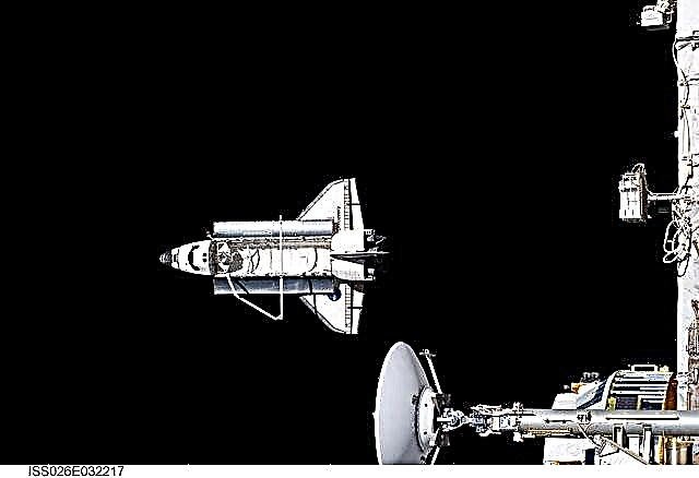Най-добрите изображения от STS-133: Последната мисия на Discovery в снимки