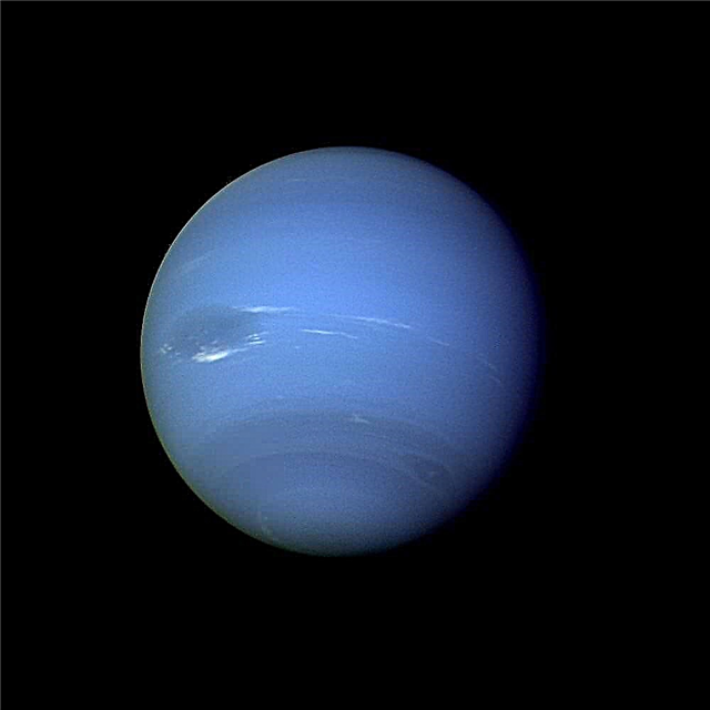 ¿Qué tan lejos está Neptuno del sol?