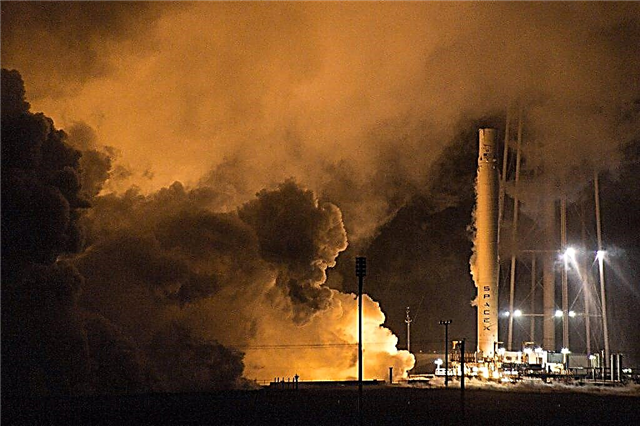 تم استخدام مجموعة SpaceX Booster للإنارة التاريخية الأولى في اختبار التشغيل في تكساس