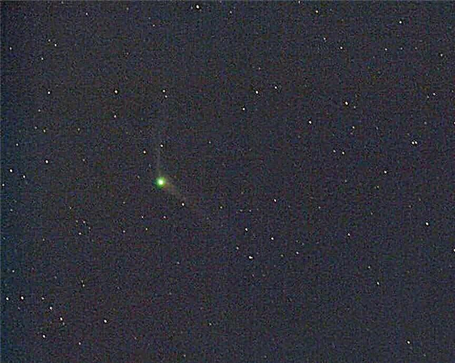 Komet Catalina wächst zwei Schwänze, steigt im Morgengrauen