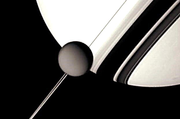 Valsa em torno de Saturno com esta bela animação
