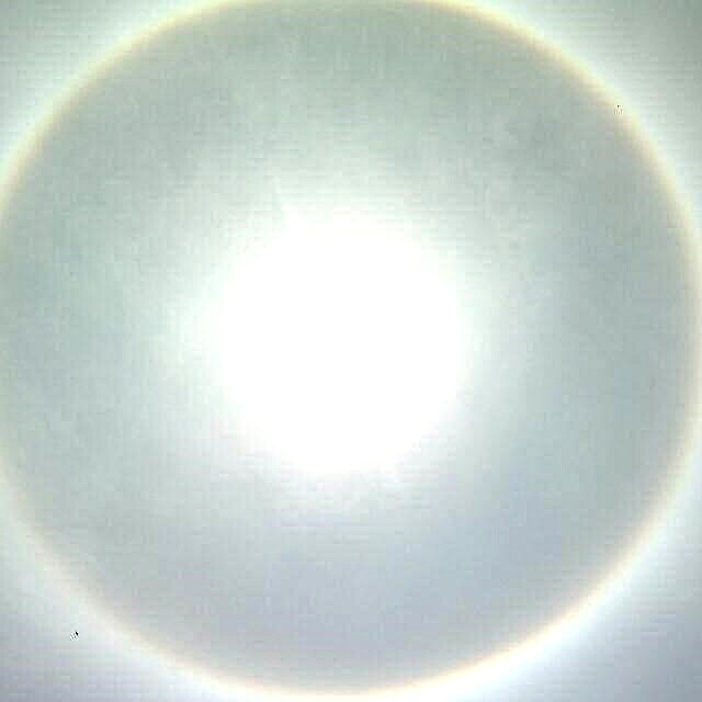 Espetacular Halo ao redor do sol visto na África