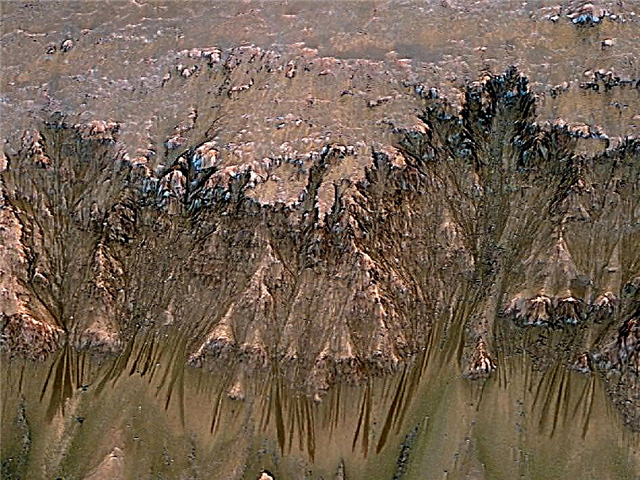 Новые данные о проточной воде на Марсе
