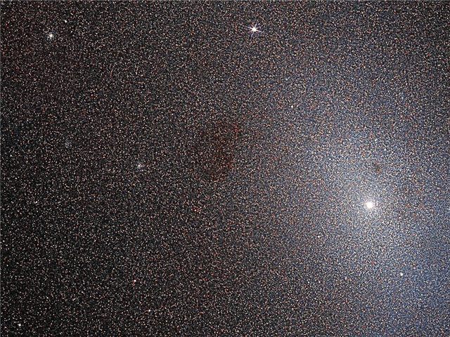 Eliptik Galaxy Messier 110 Sıcak Mavi Yıldızların Şaşırtıcı Bir Çekirdeğine Sahiptir