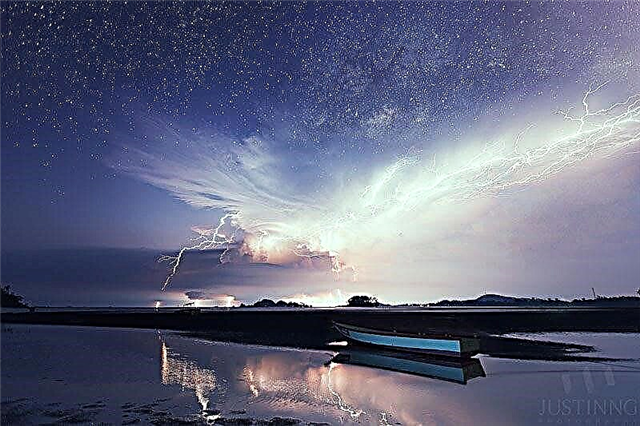 Astrophoto: Voie lactée s'élevant au-dessus d'un écran de foudre spectaculaire