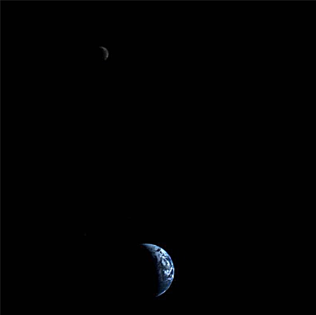 Hace 35 años: nuestro primer retrato familiar de la Tierra y la Luna