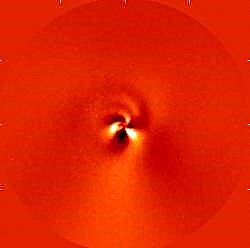 Vistas de alta resolução do núcleo do cometa McNaught