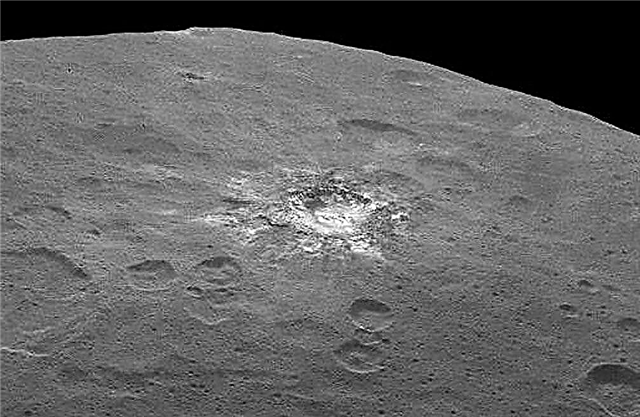 Ceres hat viele helle Flecken