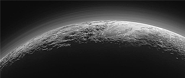 Plutons skatāms! Ledāji, Hazes, Majestic Peaks parādījās jaunos fotoattēlos