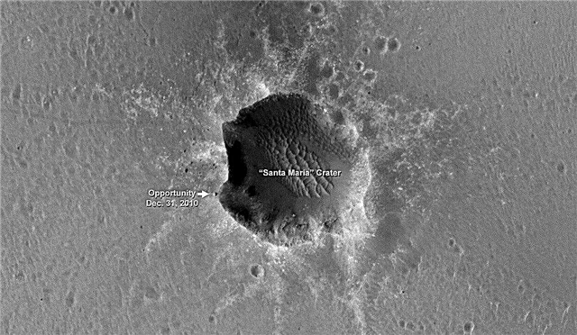 Oportunidad fotografiada desde la órbita de Marte en el precipicio del cráter