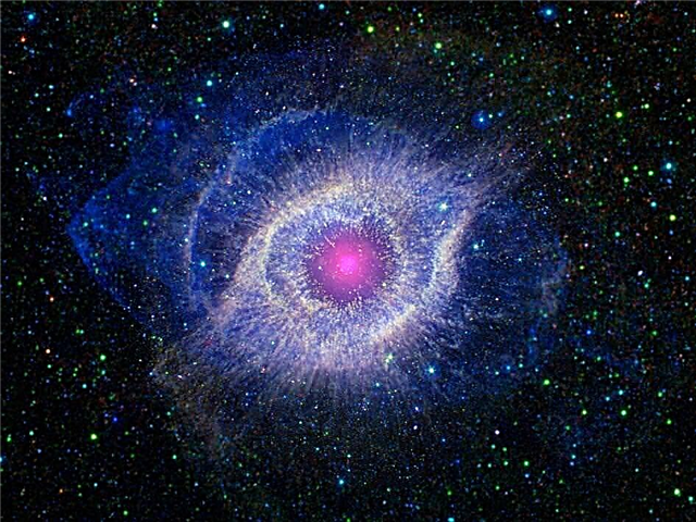 Helix Nebula Seperti Mata Menjadi Biru dalam Imej Baru