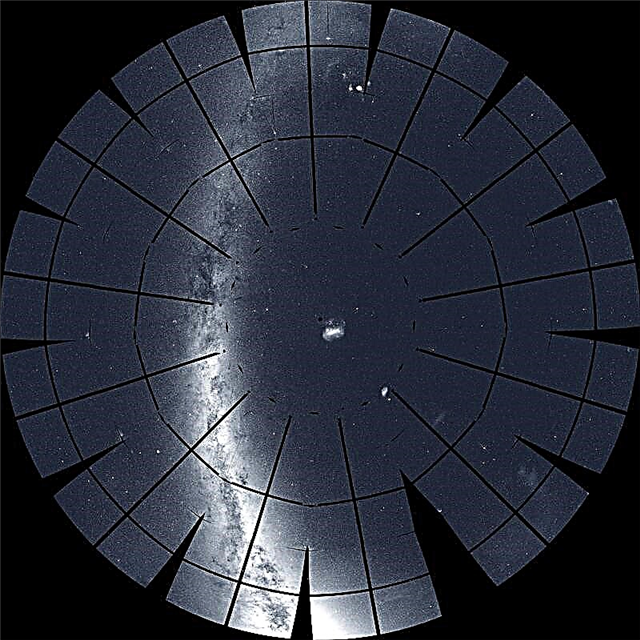 TESS a maintenant capturé presque tout le ciel du sud. Voici une mosaïque composée de 15 347 photographies