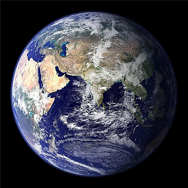 כמה גדול כדור הארץ?