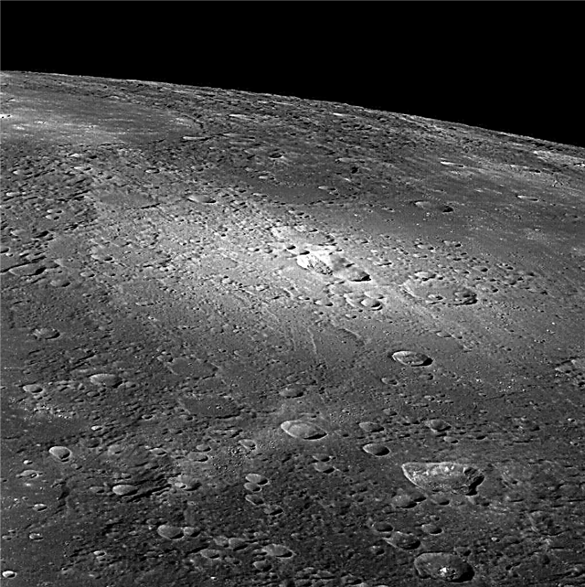 Une vue volcanique de Mercure
