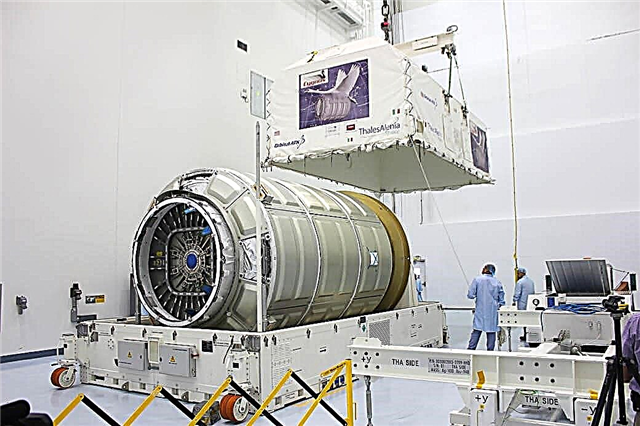 El carguero Cygnus llega a Kennedy cuando el ATK orbital aumenta los esfuerzos de recuperación de reabastecimiento de la estación a través de Atlas V