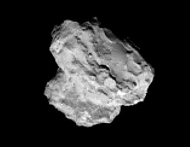 Orbitador Rosetta a menos de 500 kilómetros del cometa 67P luego de una penúltima trayectoria de quemado